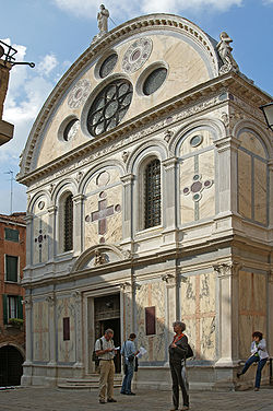 http://upload.wikimedia.org/wikipedia/commons/thumb/9/97/Santa_Maria_dei_Miracoli_(facciata).jpg/250px-Santa_Maria_dei_Miracoli_(facciata).jpg